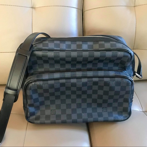 (SOLD) Auth Louis Vuitton Men’s Leoh Messenger Bag - Picture 2 of 8